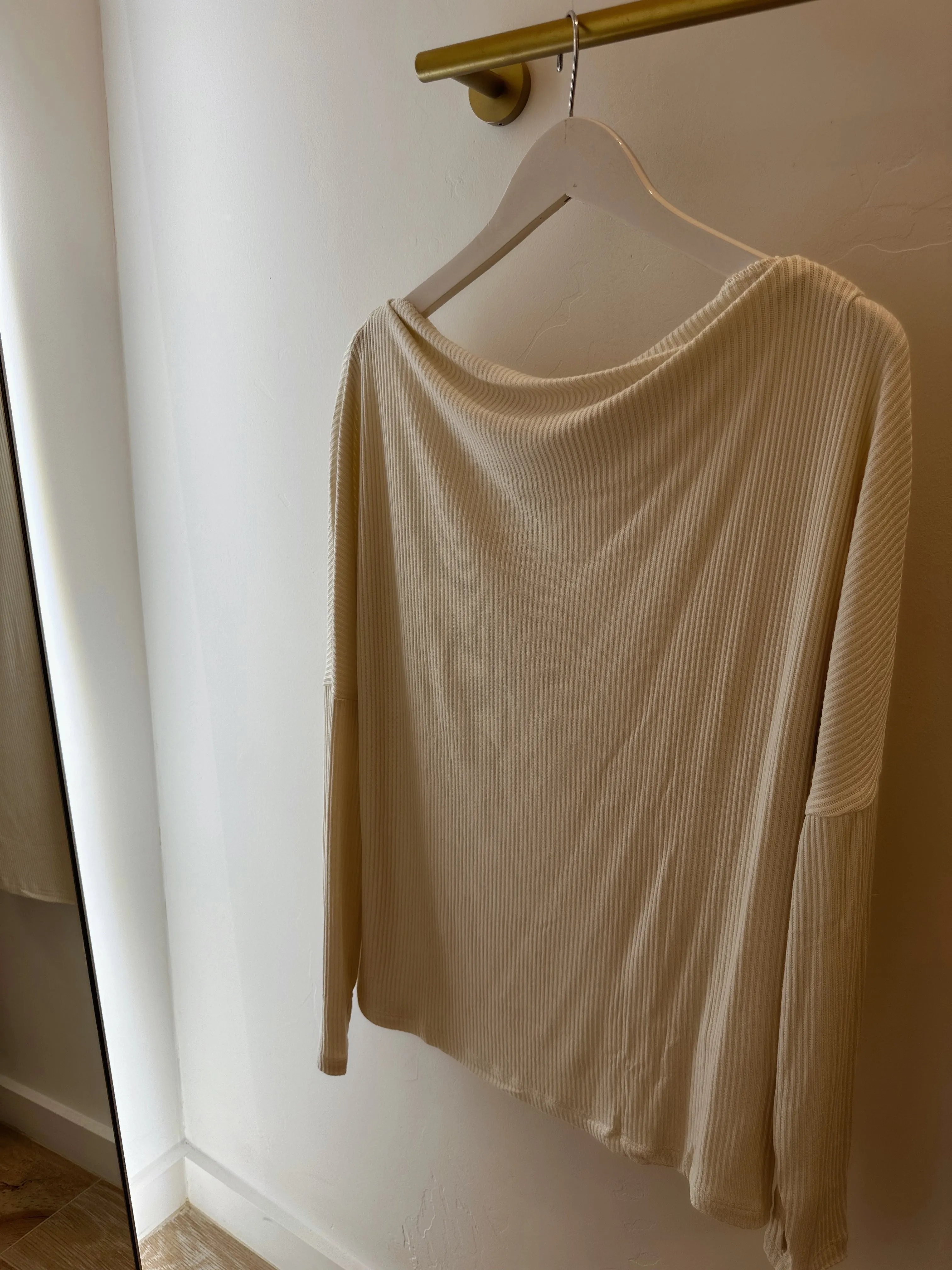 Elan Relax A Little Off Shoulder Top - Cream