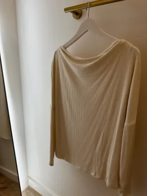 Elan Relax A Little Off Shoulder Top - Cream