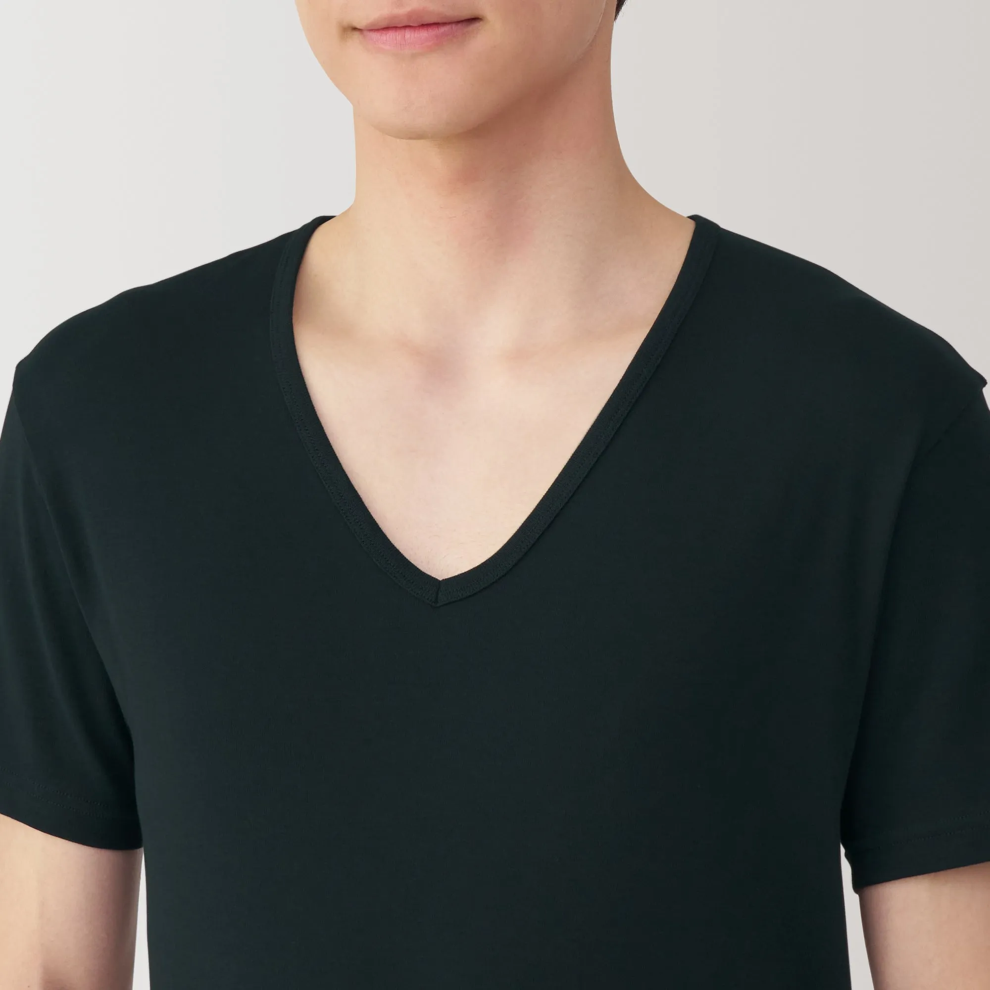 Men's Moisture-Wicking Cotton V-Neck Short Sleeve T-Shirt