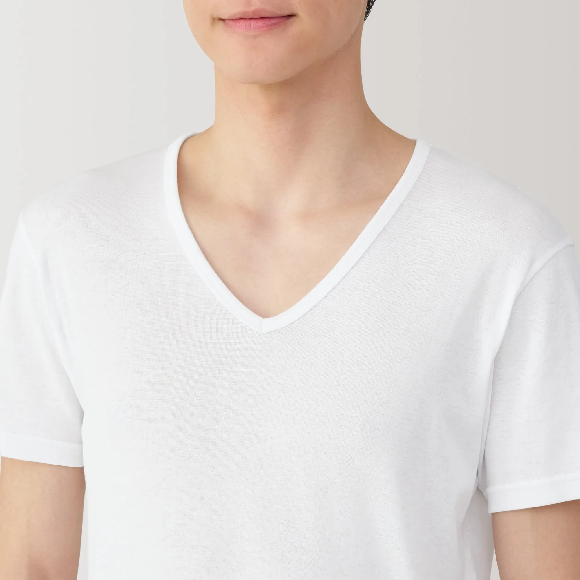Men's Moisture-Wicking Cotton V-Neck Short Sleeve T-Shirt