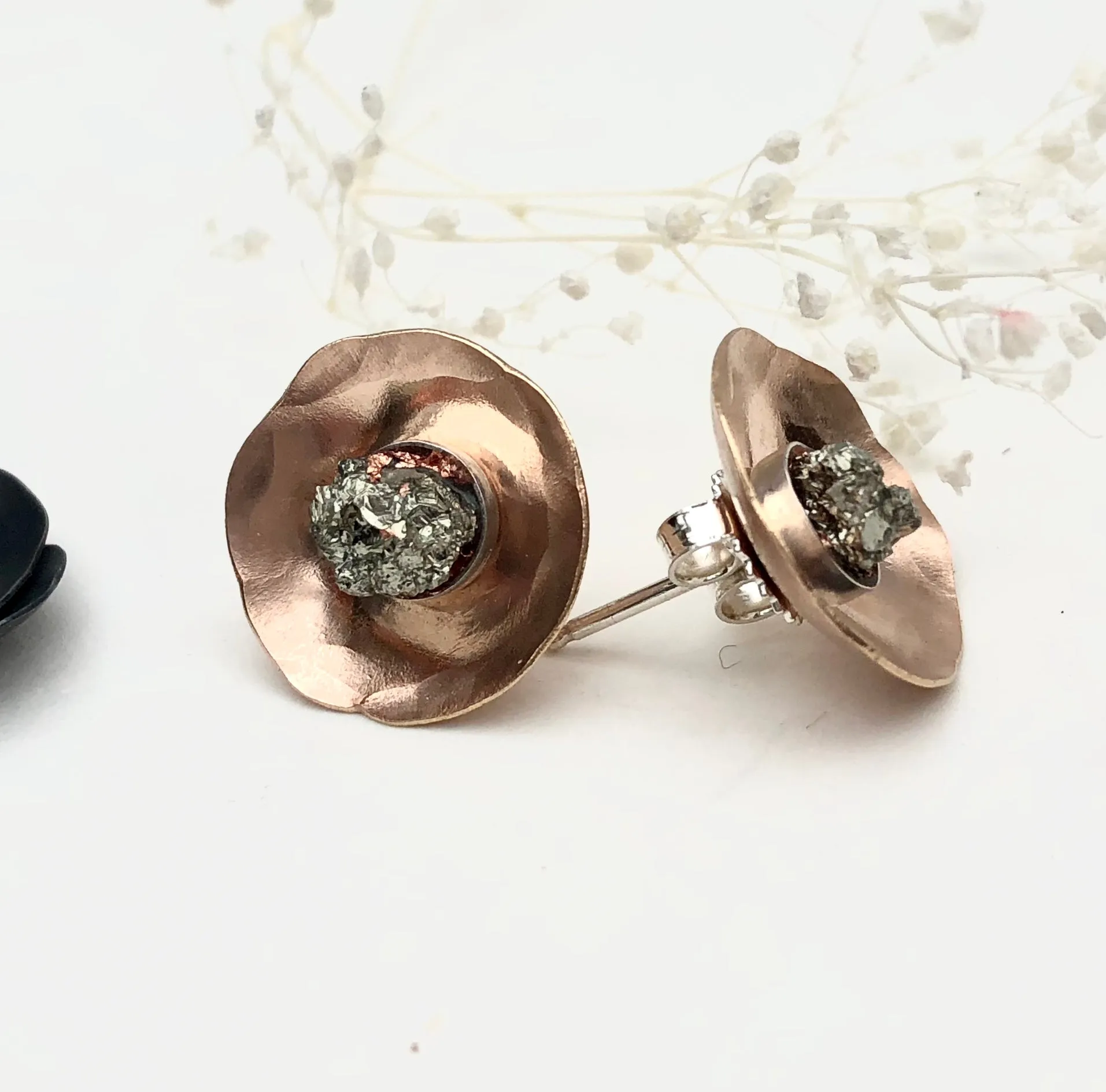 Rose Wore Black Earrings