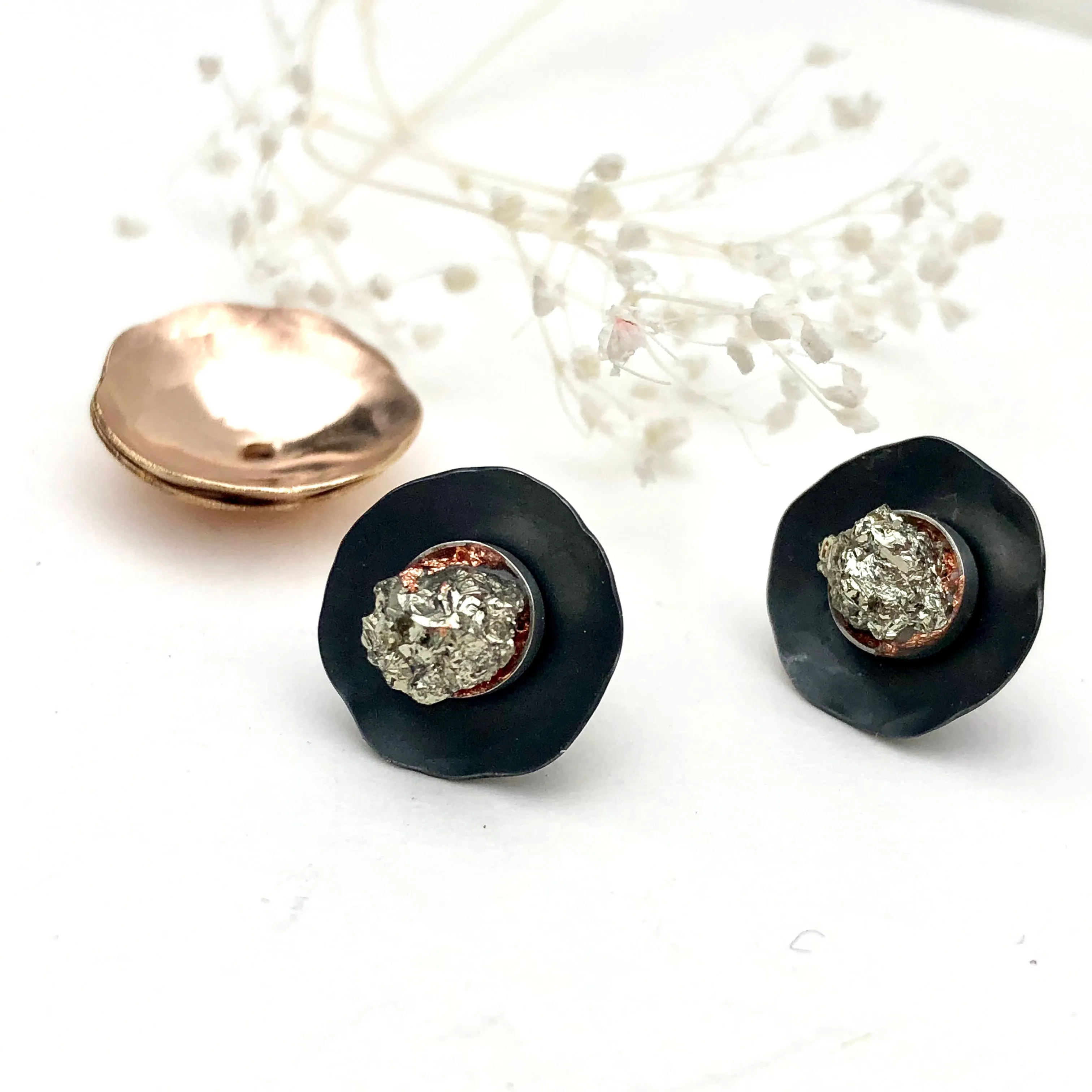 Rose Wore Black Earrings