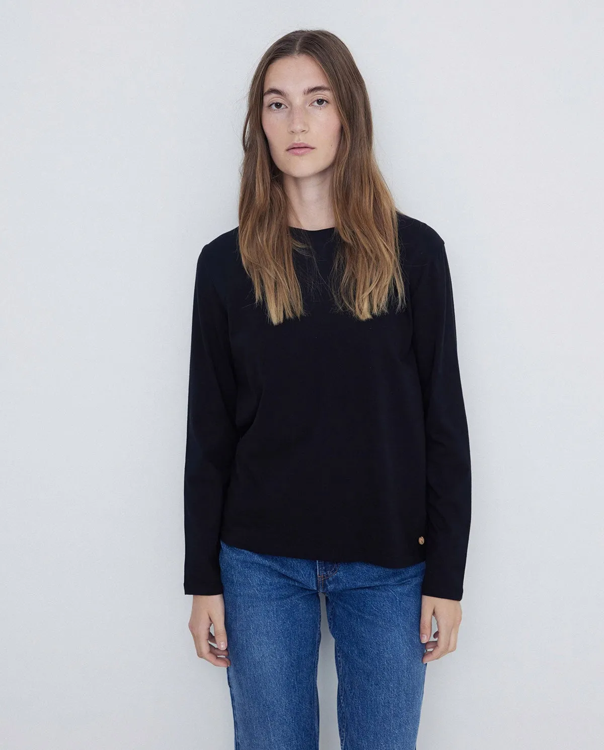 T-shirt nera in cotone organico